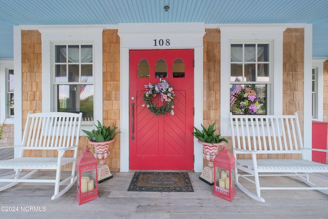 property entrance with covered porch