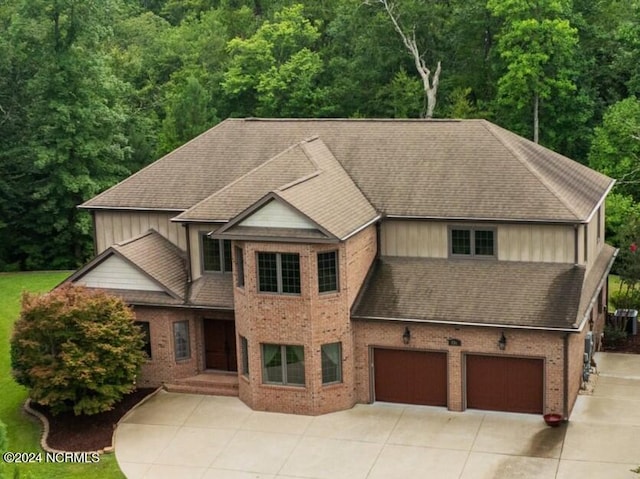 view of front facade featuring a garage