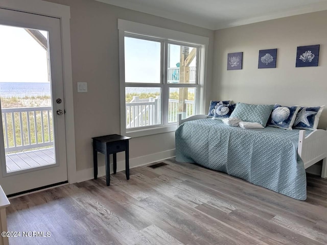 bedroom featuring light wood finished floors, multiple windows, and visible vents