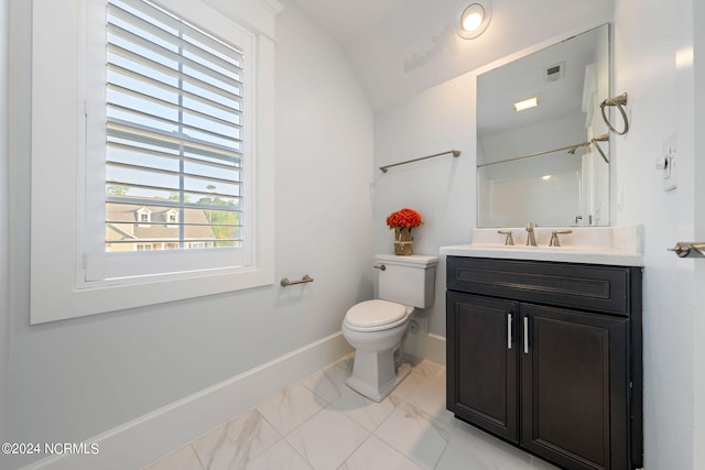 full bathroom featuring toilet, visible vents, baseboards, and vanity