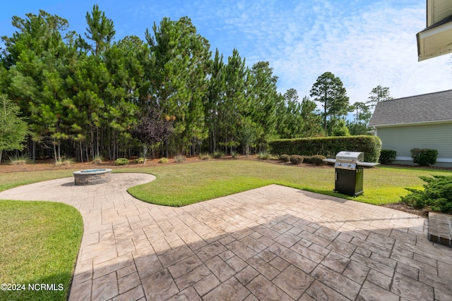 view of patio featuring an outdoor fire pit and grilling area