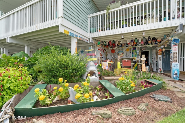 surrounding community featuring a vegetable garden