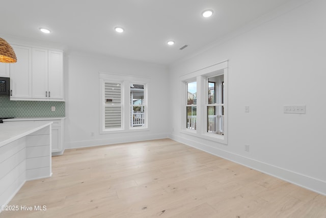 unfurnished dining area featuring recessed lighting, baseboards, and light wood finished floors