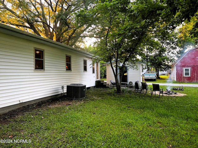 view of yard with central AC unit