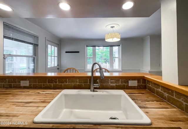 room details with a sink and recessed lighting