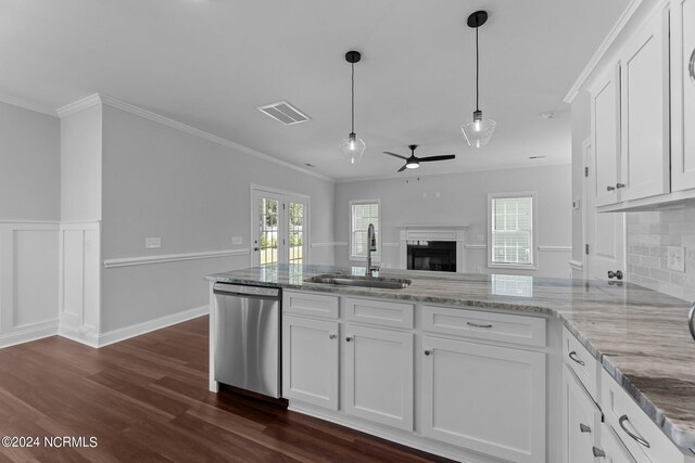 kitchen with dark hardwood / wood-style floors, stainless steel dishwasher, sink, ceiling fan, and white cabinets