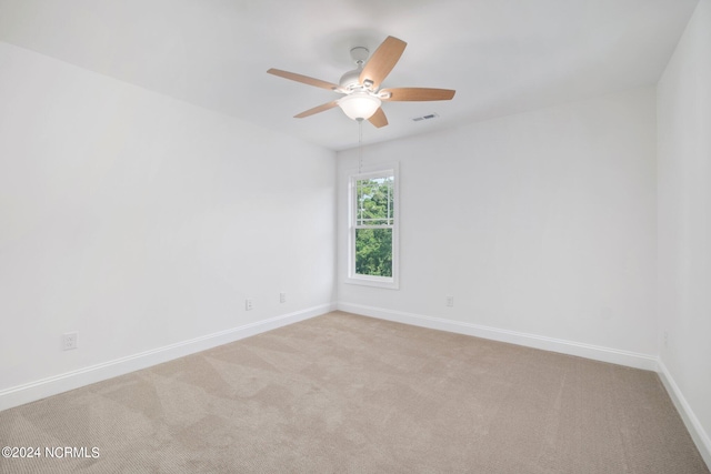 unfurnished room featuring ceiling fan and light colored carpet