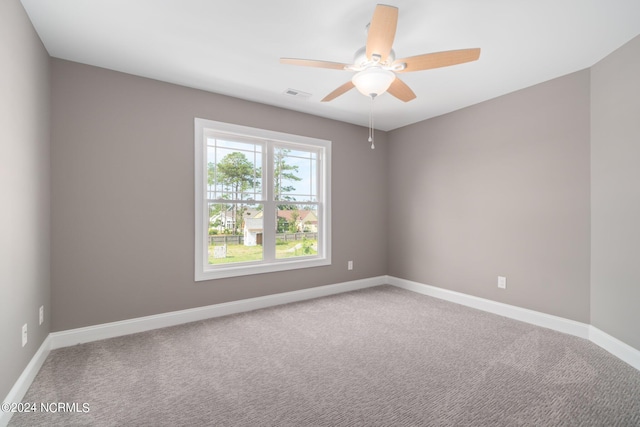 carpeted empty room featuring ceiling fan