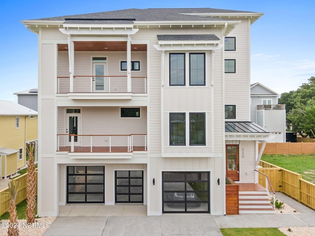 view of front of home featuring a balcony