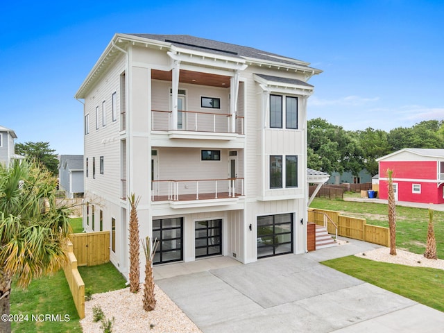 view of front facade featuring a garage and a balcony