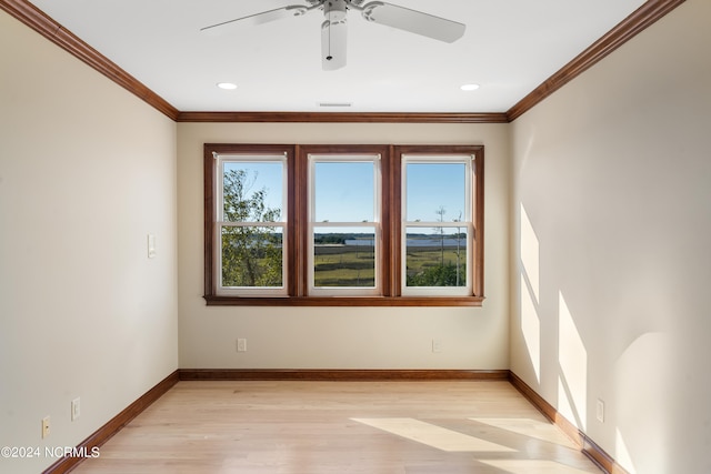 empty room featuring ornamental molding, light hardwood / wood-style floors, and ceiling fan