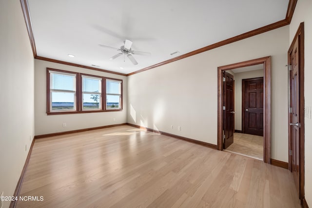 spare room featuring light hardwood / wood-style floors, crown molding, and ceiling fan