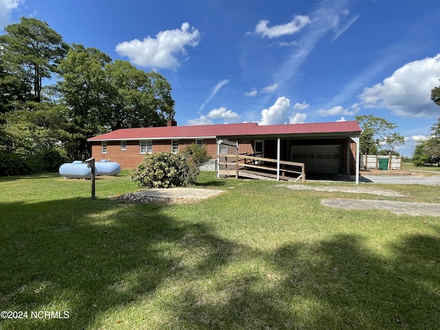 view of front of home with an outdoor structure