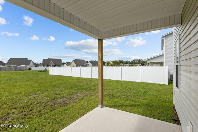 view of yard featuring a patio