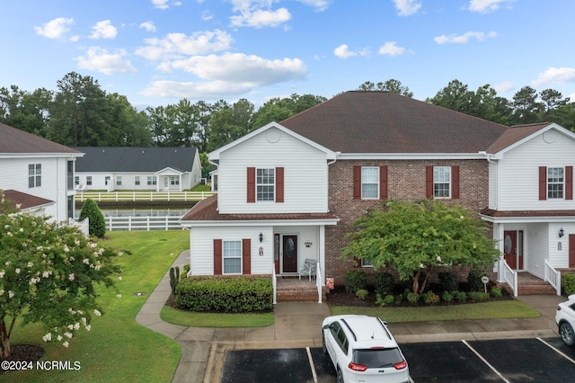 view of front facade with a front yard