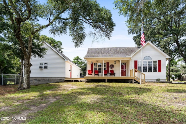 view of front of house featuring a front yard