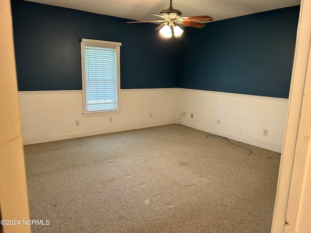 unfurnished room with carpet and ceiling fan