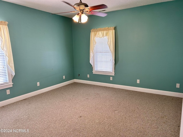 unfurnished room with carpet flooring and ceiling fan