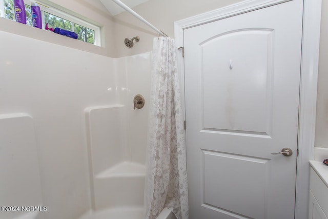 bathroom with shower / bathtub combination with curtain