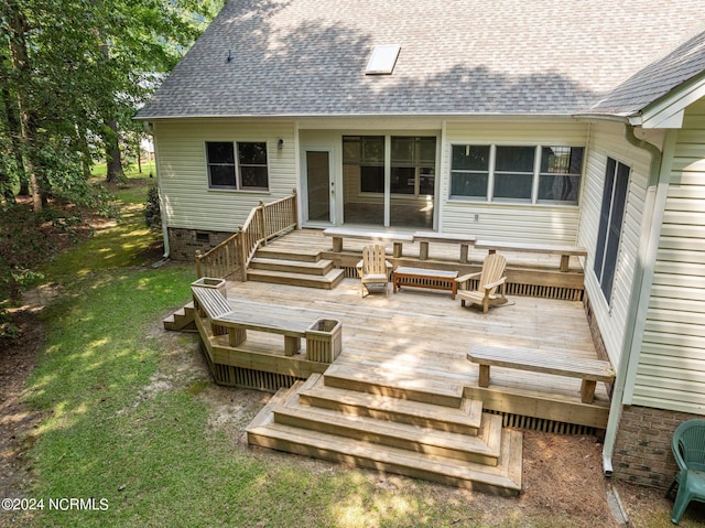 back of house featuring a lawn