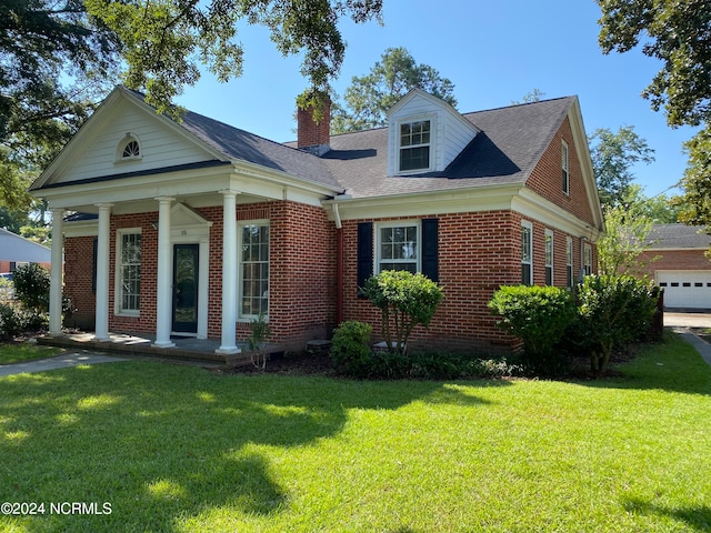 view of front of home featuring a front lawn and a garage