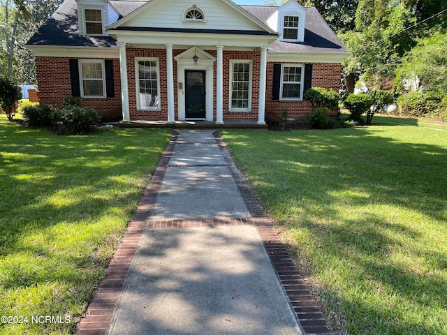 view of front of property with a front yard