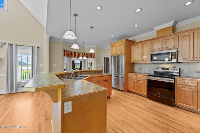 kitchen with a spacious island, decorative backsplash, appliances with stainless steel finishes, a sink, and light wood-type flooring