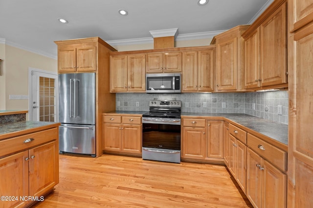 kitchen with decorative backsplash, dark countertops, ornamental molding, stainless steel appliances, and light wood-type flooring