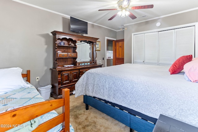 bedroom featuring light carpet, a closet, a ceiling fan, and crown molding