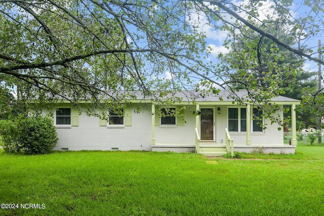 ranch-style home with a front lawn