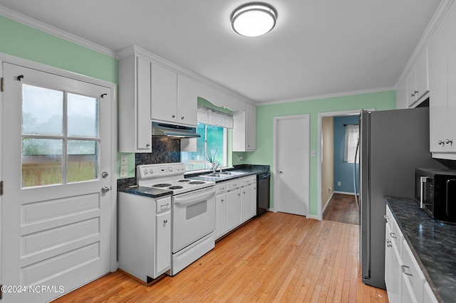 kitchen with white electric stove, dark countertops, crown molding, under cabinet range hood, and a sink