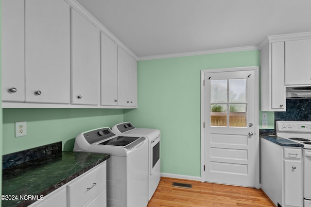 laundry room with visible vents, baseboards, ornamental molding, washer and dryer, and light wood-style floors