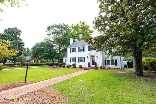 colonial house with a front yard