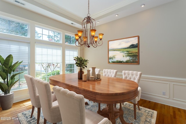 dining area with visible vents, an inviting chandelier, crown molding, light wood finished floors, and recessed lighting