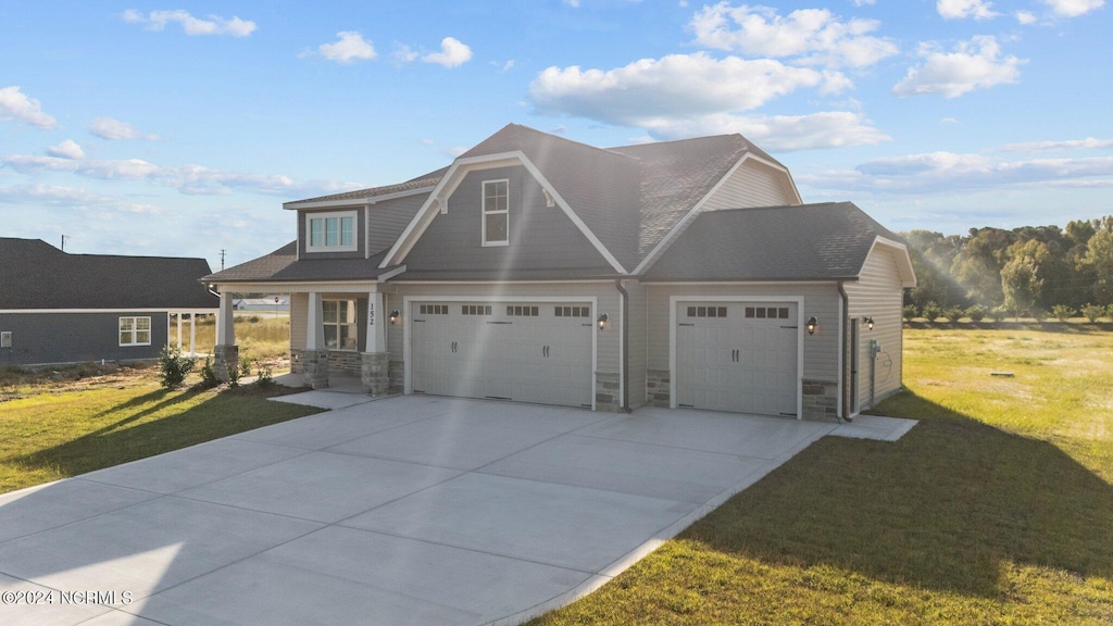 view of front facade featuring a garage and a front lawn