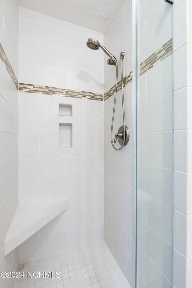 bathroom featuring tiled shower