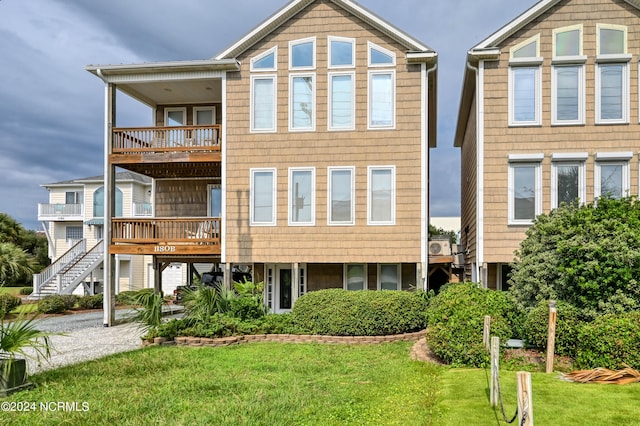 view of front of property with a front lawn