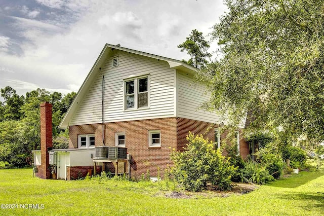 rear view of house featuring a yard