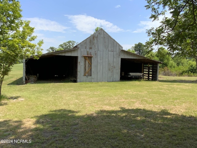 view of outbuilding featuring a yard