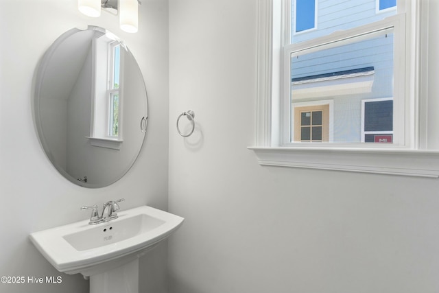 bathroom featuring sink