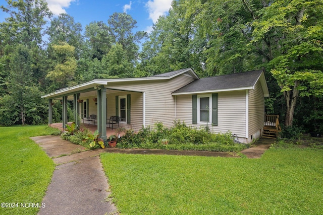 view of front facade with a front yard and covered porch