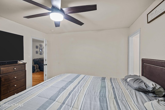 bedroom featuring ceiling fan