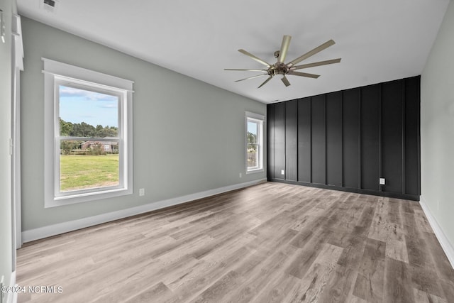 unfurnished room featuring light hardwood / wood-style flooring and ceiling fan