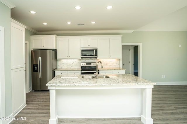 kitchen featuring white cabinets, a center island with sink, sink, light hardwood / wood-style flooring, and stainless steel appliances