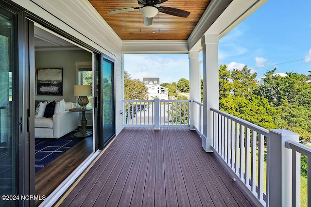 deck with ceiling fan