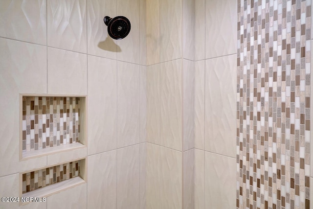 details featuring tiled shower