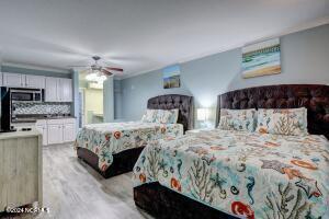 bedroom with light wood-type flooring and a ceiling fan