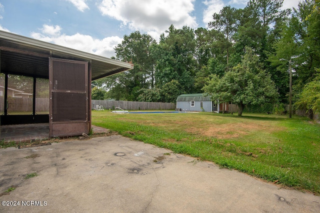 view of yard with a storage unit