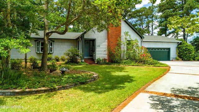 view of front facade with a garage and a front yard