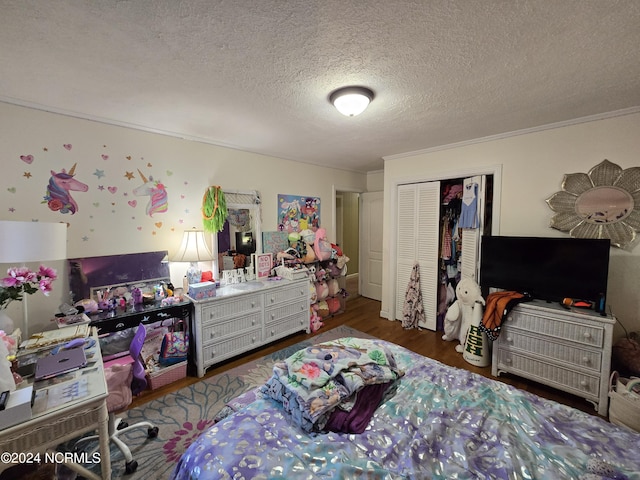 bedroom featuring ornamental molding, a textured ceiling, dark hardwood / wood-style flooring, and a closet